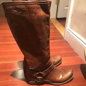 Size 8.5 Frye Phillip boots